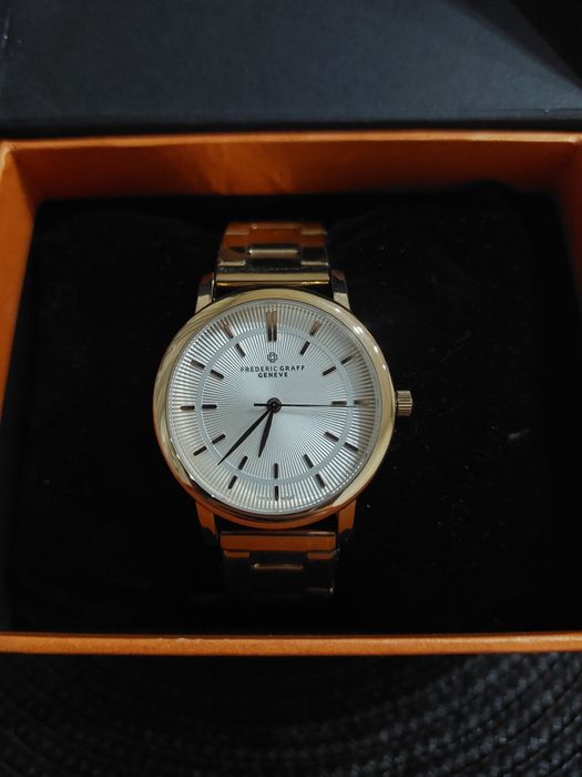 Нов Дамски часовник Frederic Graff