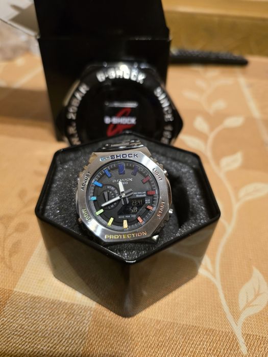 Часовник g-shock GM-B2100 W
