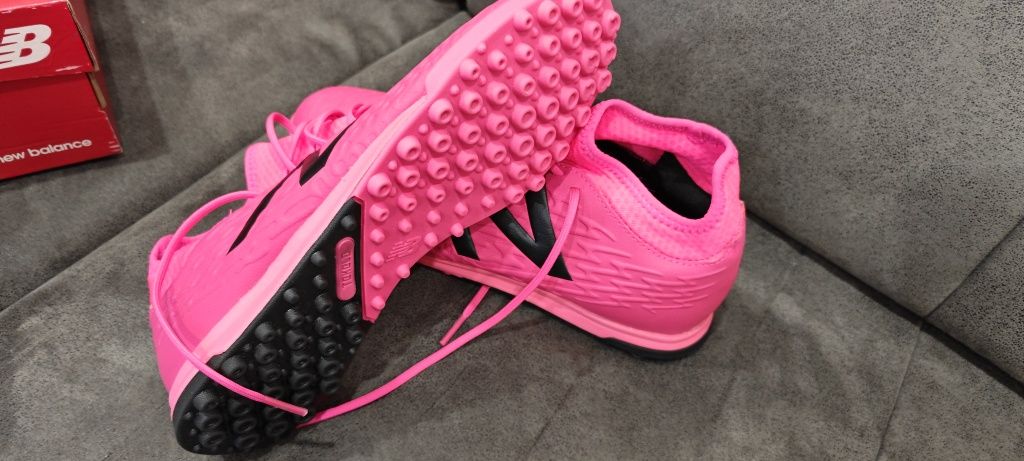 Футболни обувки- стоножки New Balance