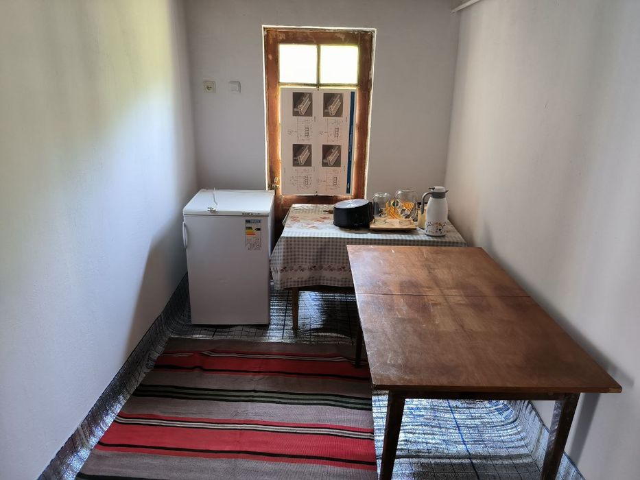 Зангиота ижарага 1 хонали ҳовли - жой 200  у. е. Срочно.