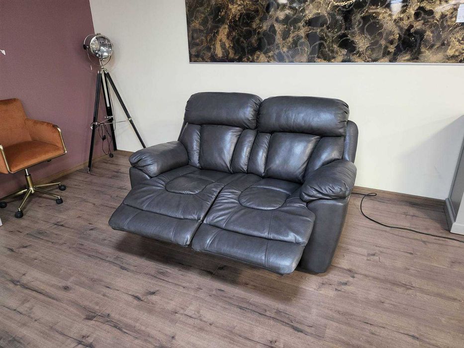 Сив кожен диван двойка с електрически релаксиращ механизъм