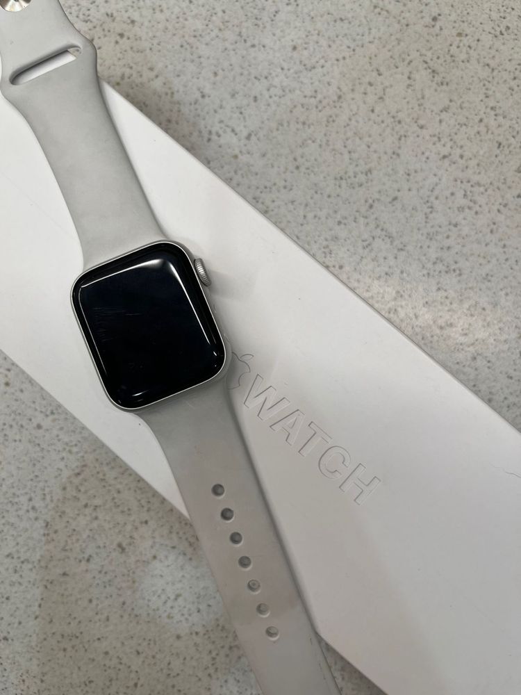 Продам Apple Watch Series 5,40mm