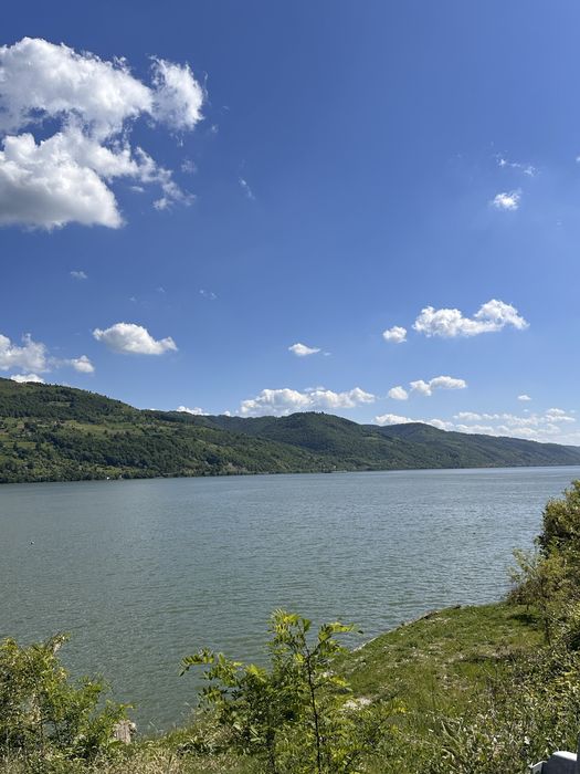 Vand teren intravilan in localitatea Dubova zona Cazanle Mari