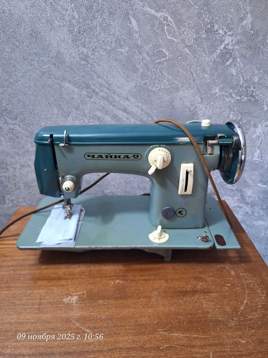 Швейная машинка Чайка
