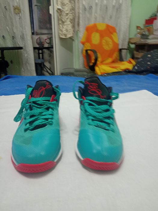 Vind Adidas Nike lebron 9 Liverpool, noi, preț 600 lei, Bacău,