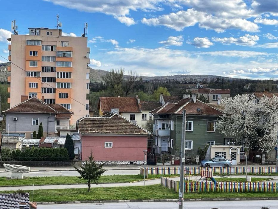 Дава се под наем Двустаен апартамент в Мездра - 56 кв.м за 255 € - Снимка #16