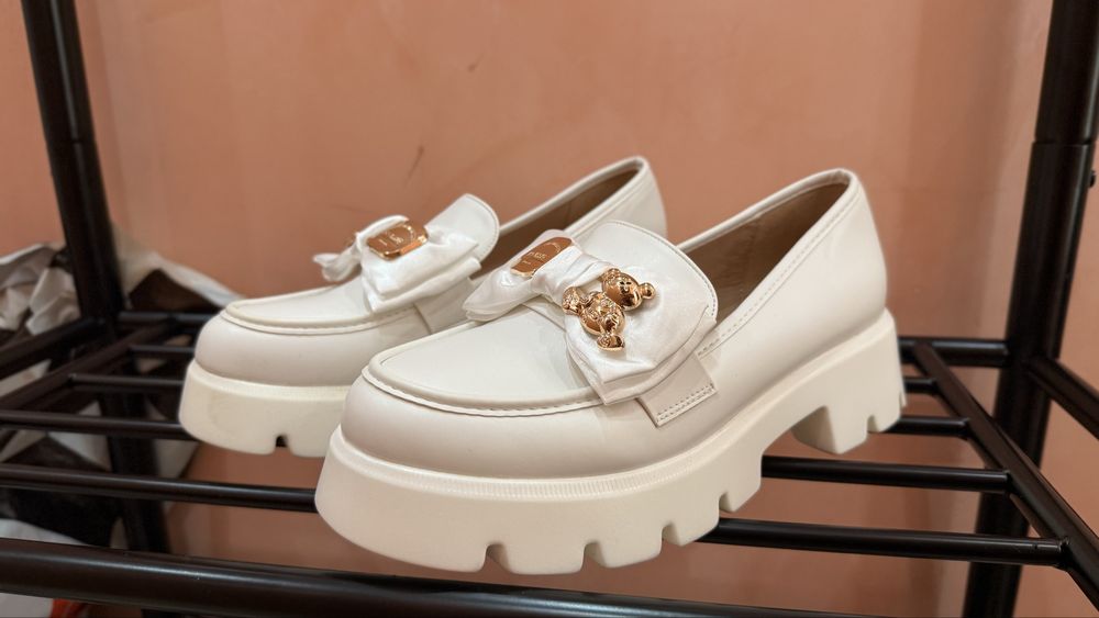 Черни/бели мокасини