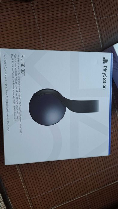 PlayStation 5 Digital Edition с 2 контролера и безжични слушалки