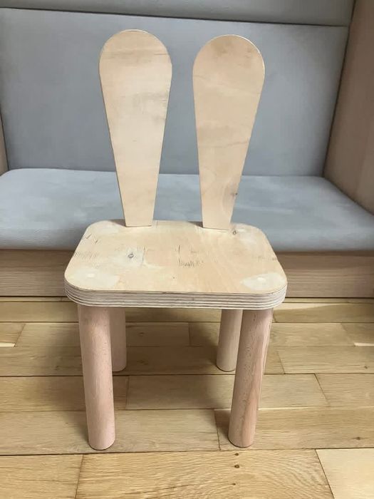 Детско дървено столче