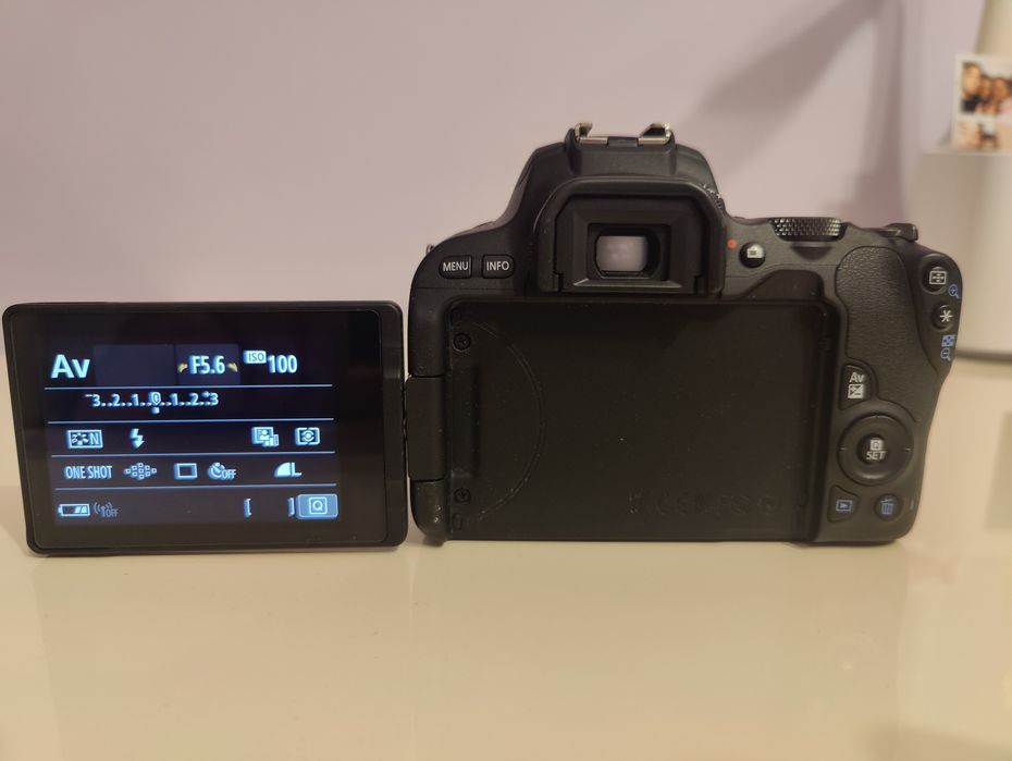 Canon EOS 200D-Aparat foto DSLR