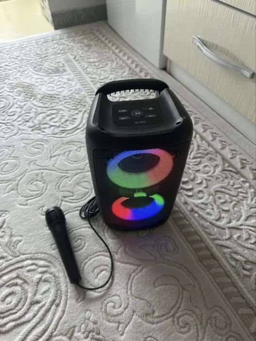 Boxa portabila cu bluetooth si microfon