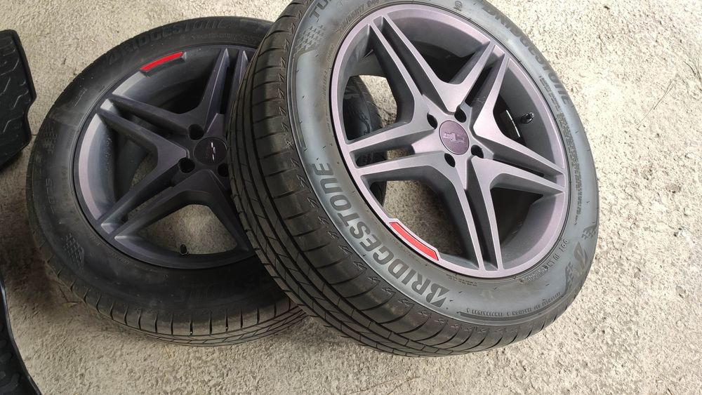 Продаются Диски с резиной 17"215/55 Bridgestone в отличном состоянии .