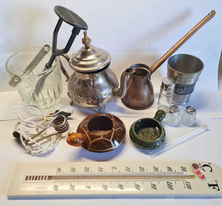 1) Lot de obiecte vechi (50 - 45 lei)