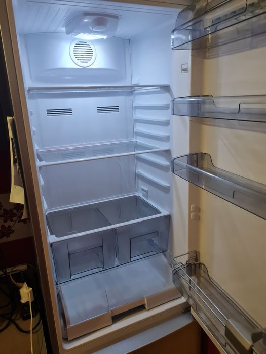 Vând combina Arctic No Frost ,pt piese de schimb