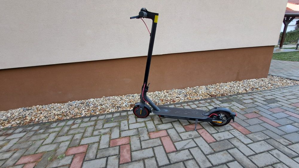 Vând trotineta electrica xiaomi pro 2