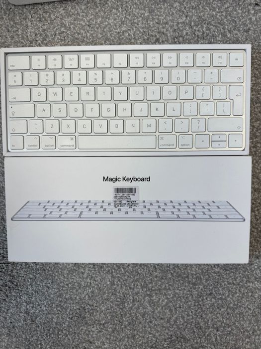 Mac Mini M1 8GB 256GB + monitor HP 24 + Apple Mouse-Keyboard + Webcam