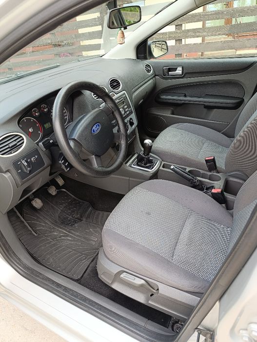 Vând Ford focus 1.6