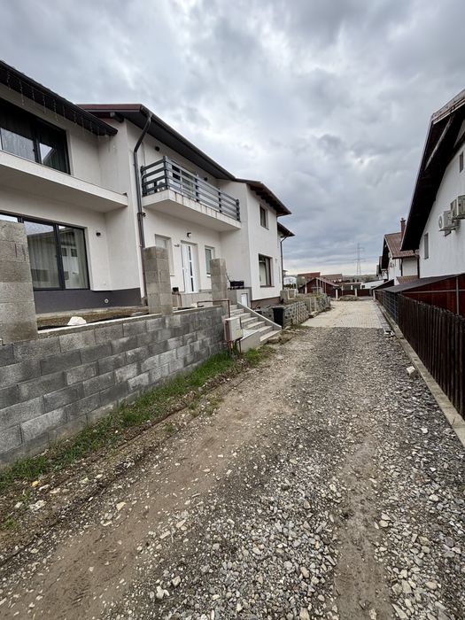 Casa de mijloc dintr-un triplex