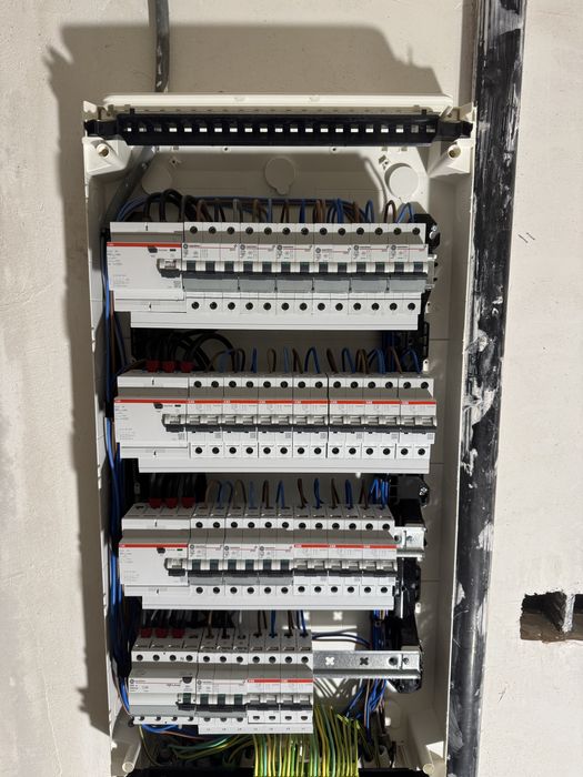 Electrician cu experiența