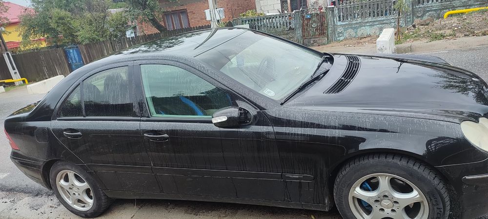 Vând Mercedes c 200