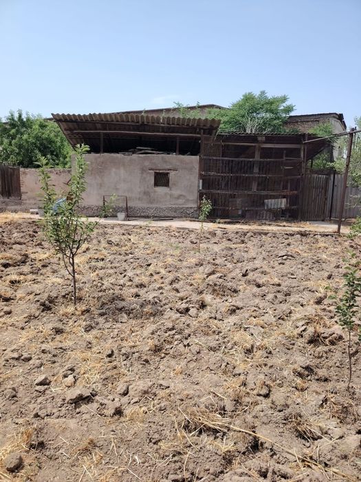 Бектемирский район заправка уз газоил дом на земле 4.3 сотки 2к 25м2