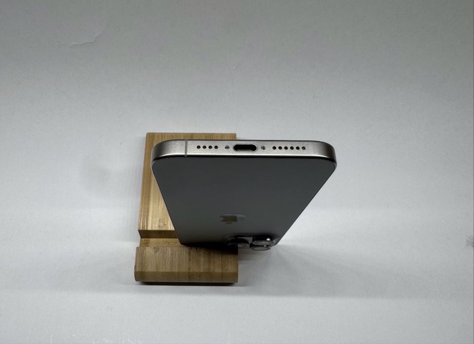 •VÂND•  iPhone 15 pro max