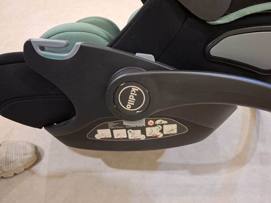 Детское кресло  на авто