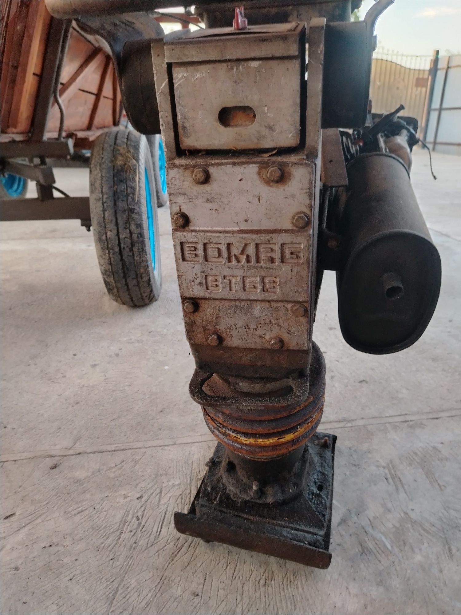 Vand compactor pământ