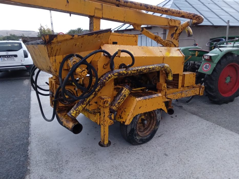 Înălțime de la sol 11 m pompa staționara de beton ca și noua