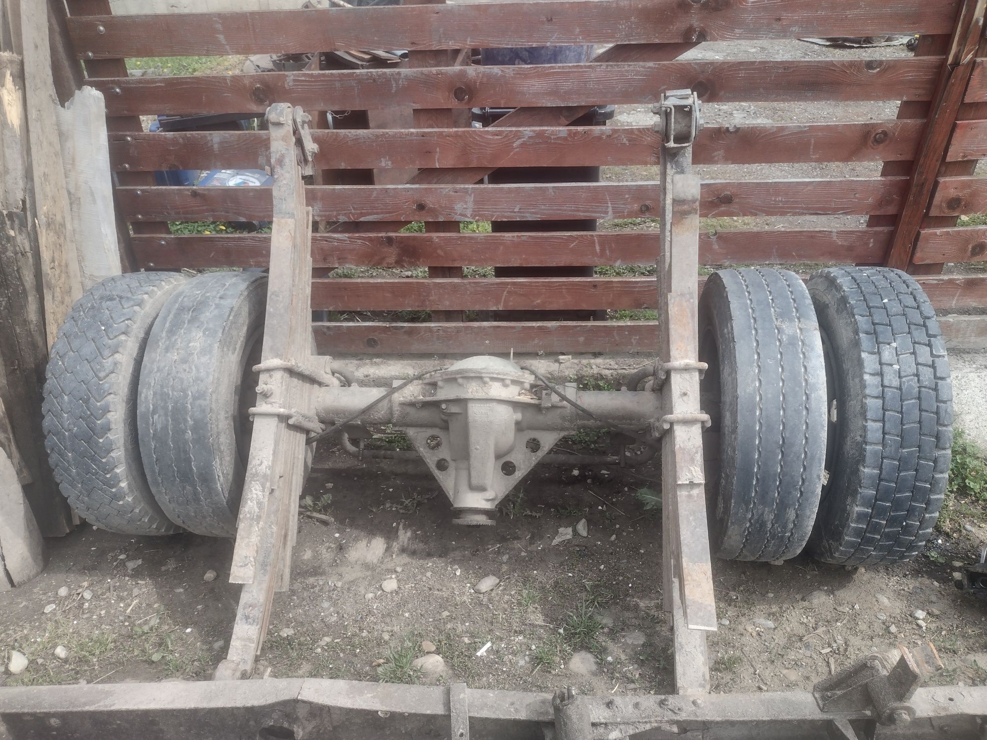 Vand punte IVECO de 7,5 tone cu arcuri si genti