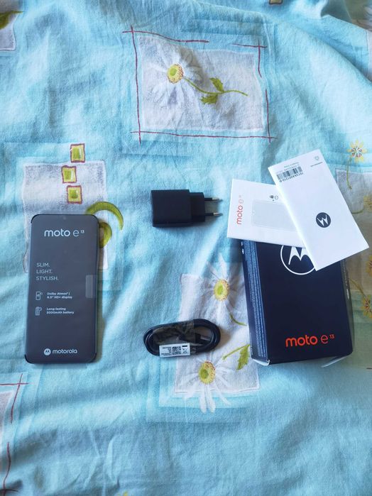 Motorola E13 чисто нов + два протектора за екрана