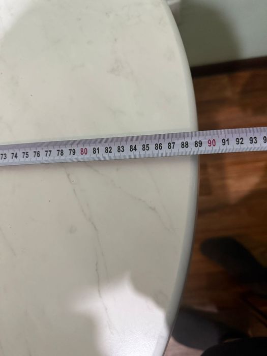 Стол кухонный круглый в хорошем состояние ножки крепкие