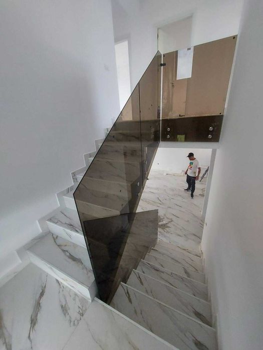 Balustrada de sticla