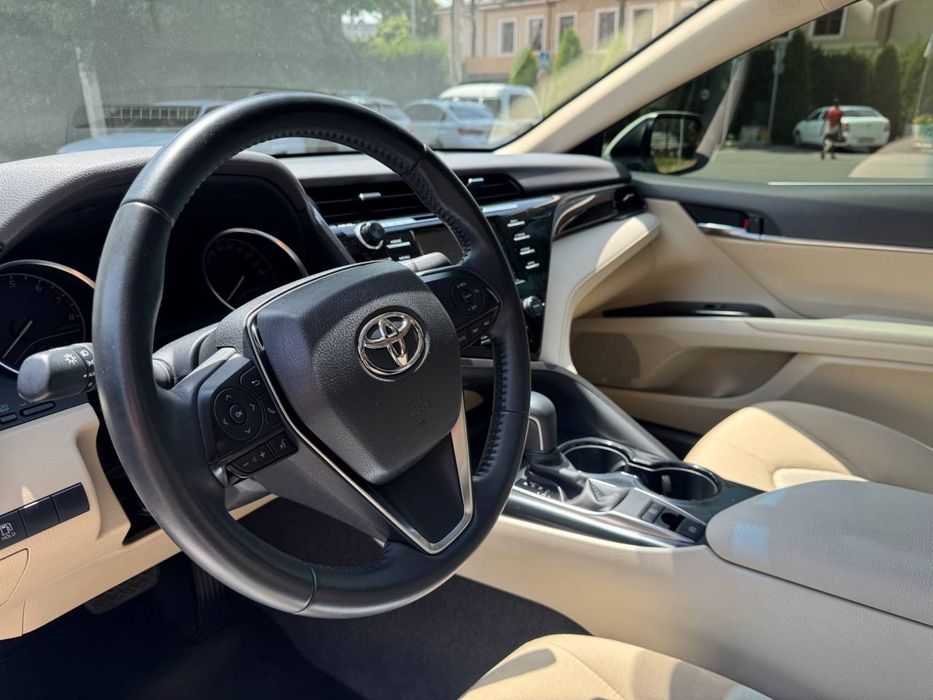 Toyota Camry 2020 год