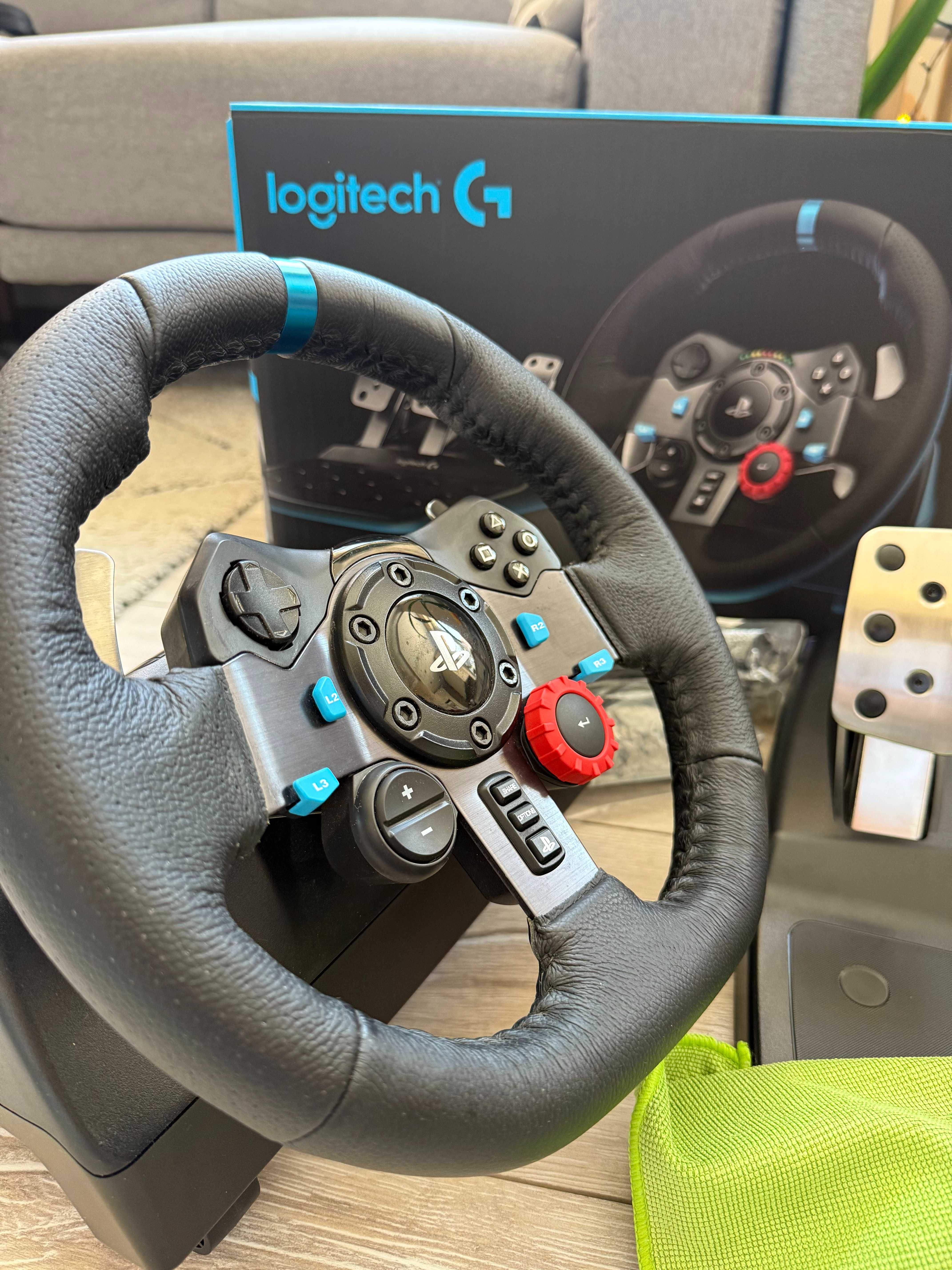 Волан с педали Logitech Driving Force G29 за PS 5/4/3 и PC