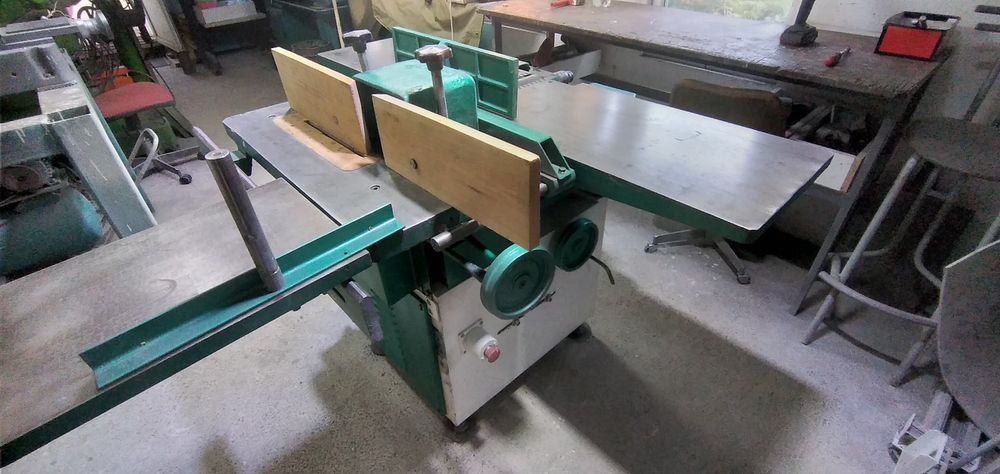 Пет операционна дървообработваща машина