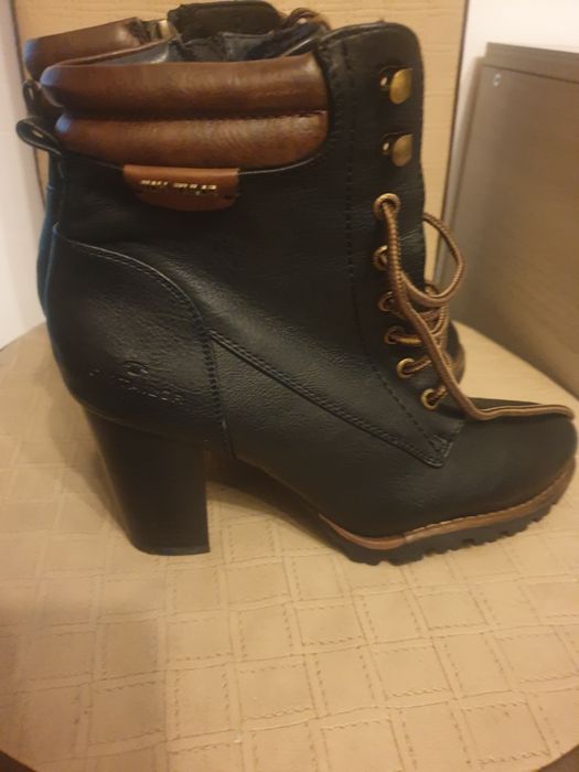 Ghete piele sint noi nu sunt purtate