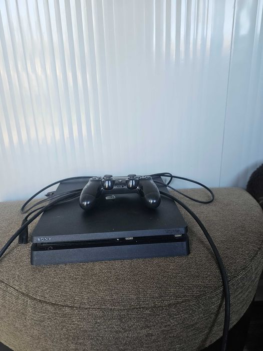 PS4 PRO  във добро състояние