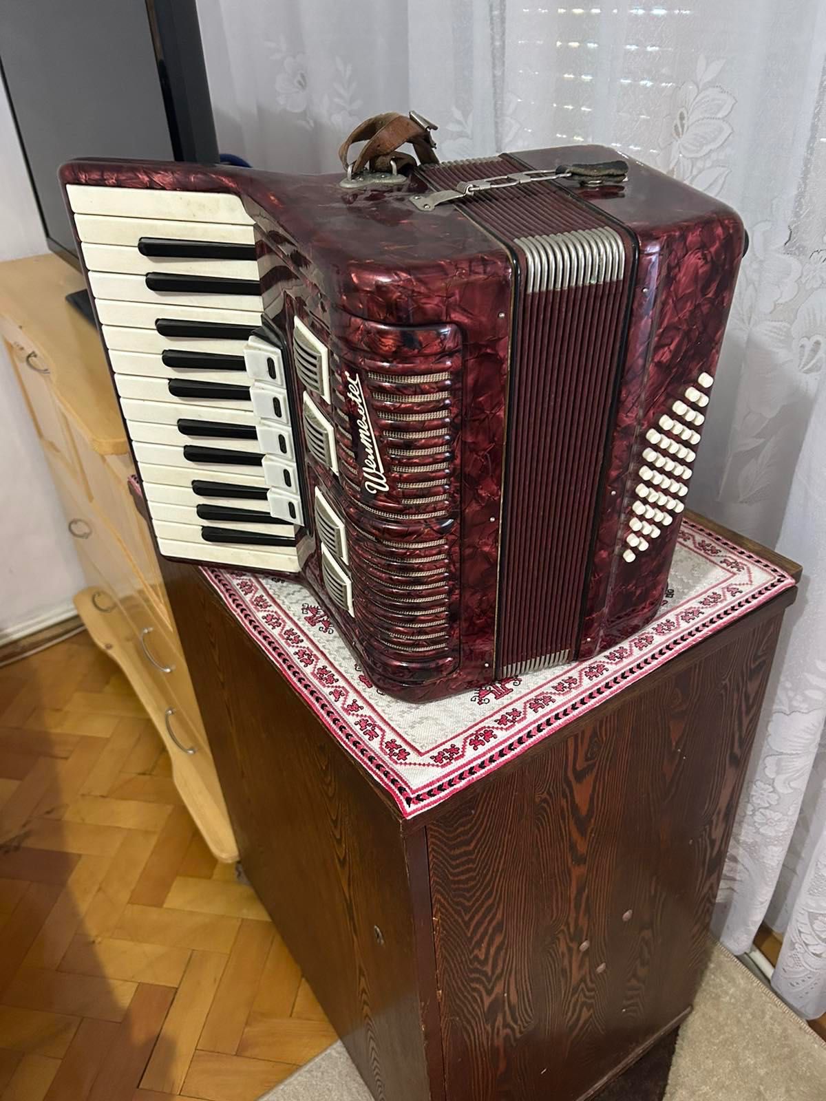 Продавам акордеон 320лв.