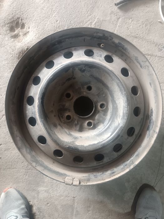 Железные диски от Тойота на R16