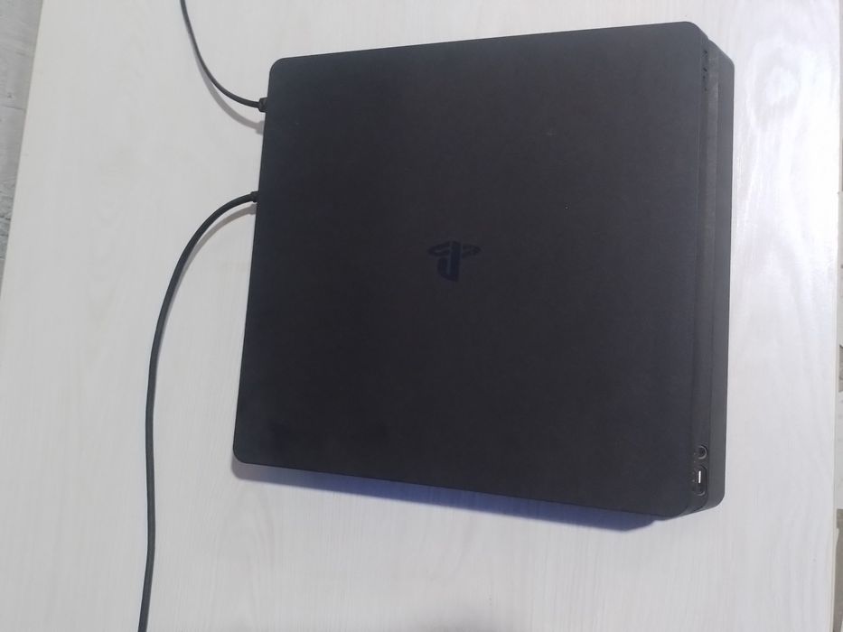 Playstation 4 slim 1tb