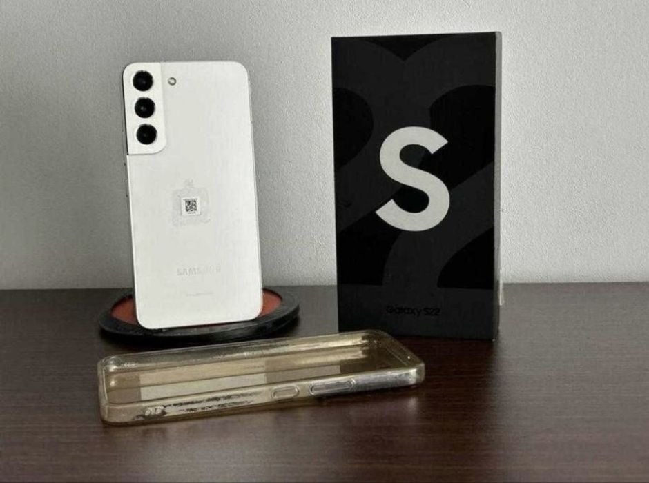 Samsung Galaxy S22 White: Snapdragon; Impecabil