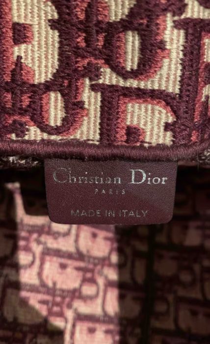 Dior чанти налични