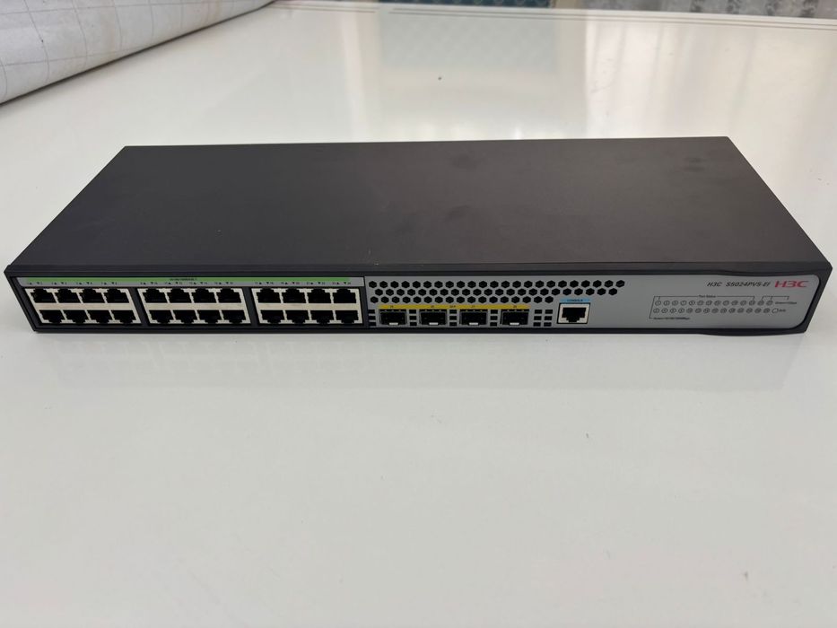 Комутатор 24 порт Новый