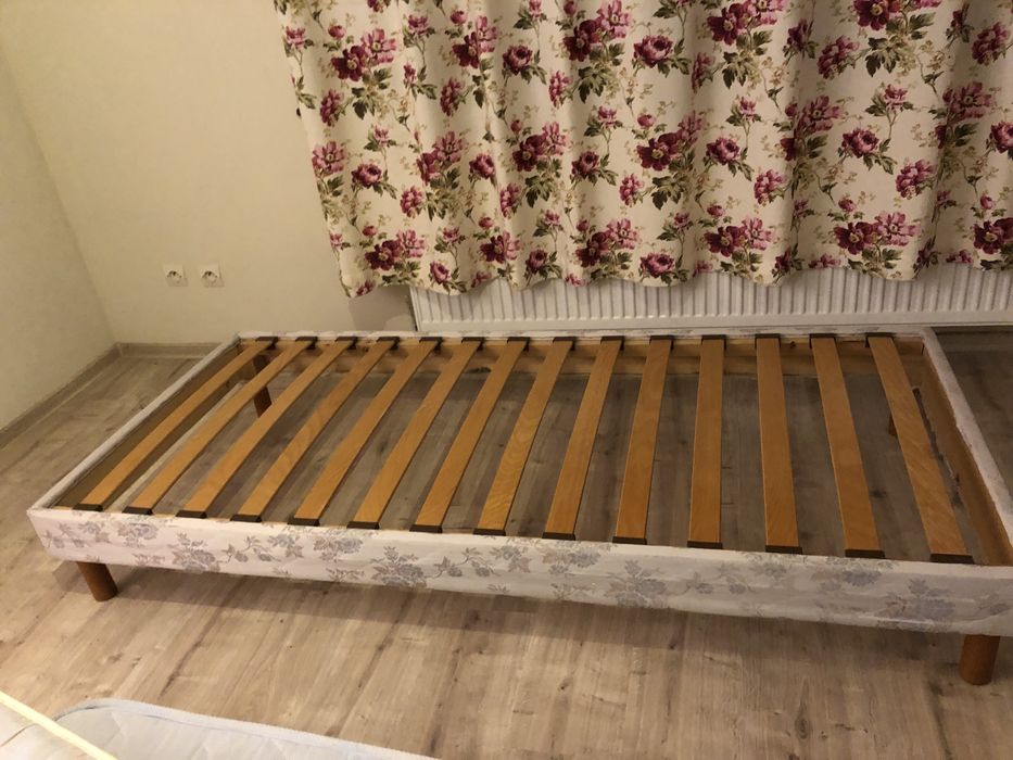 Pat cu saltea pentru o persoana