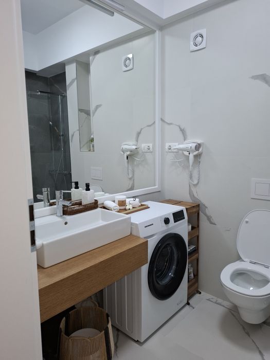 Inchiriez Studio prima linie la mare pe termen lung