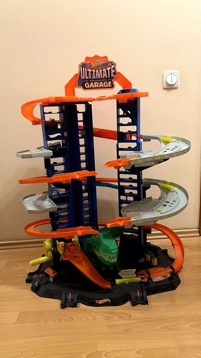 Hot wheels ultimate garage