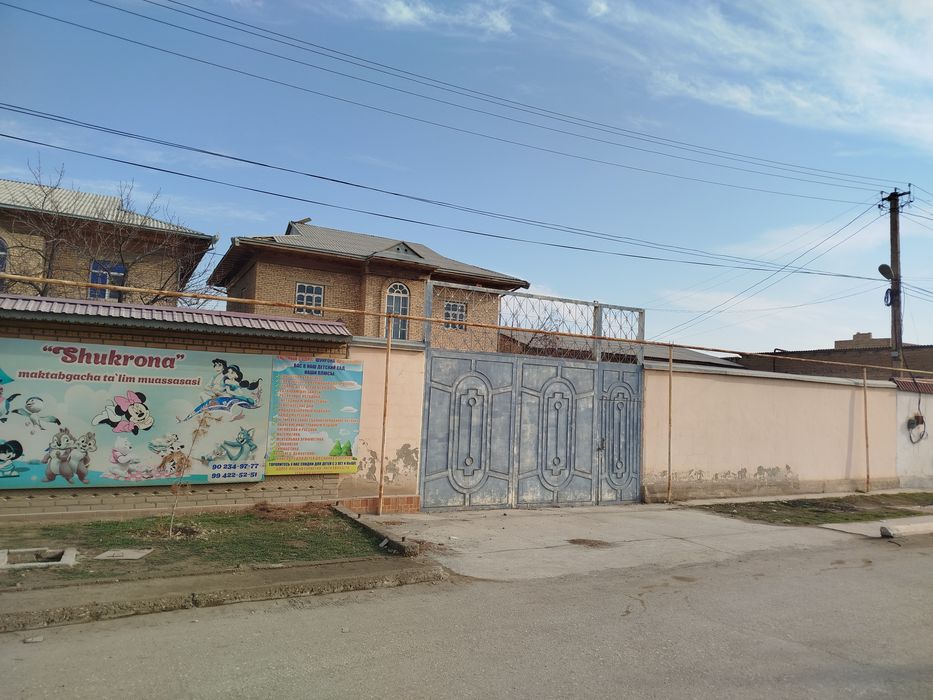 Гулистон-2.   7 соток. 8 комнат+ цокольный этаж 4 комнаты