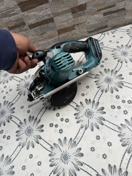 Ръчен акумулаторен циркуляр Makita DSS501Z / 18 V, диск 136 мм /