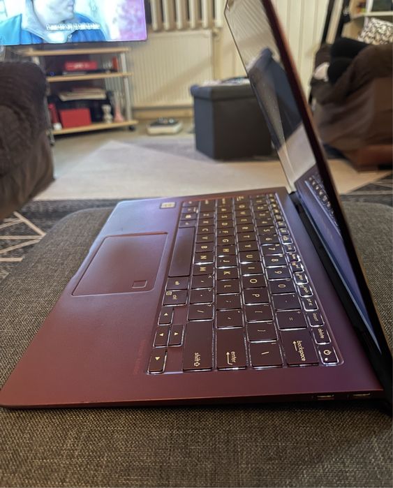 Laptop ultraslim Asus Zenbook ca nou